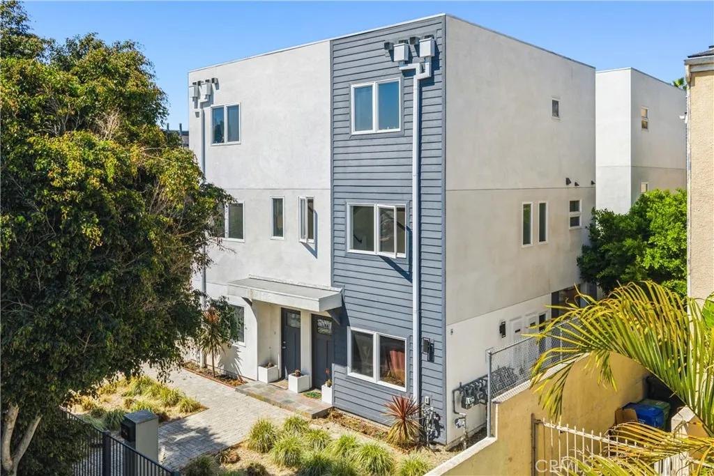 635 N Harvard Boulevard, Los Angeles, California 90004 home-pic-18